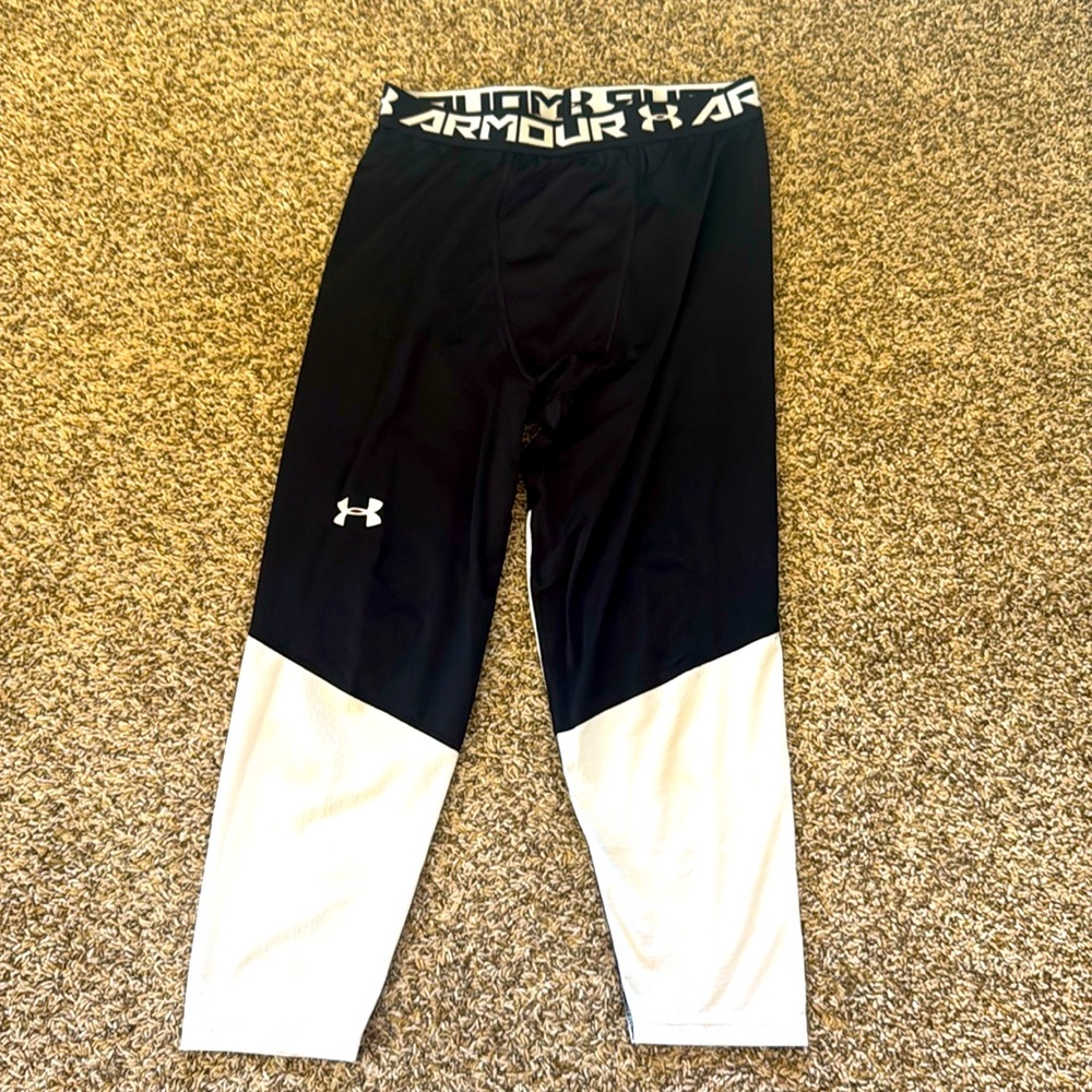 Under Armour YXL leggings quarter length